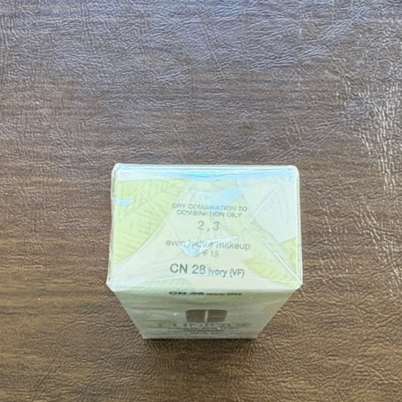 Clinique Even Better Makeup Broad Spectrum SPF 15 - Ivory - Picture 2 of 4